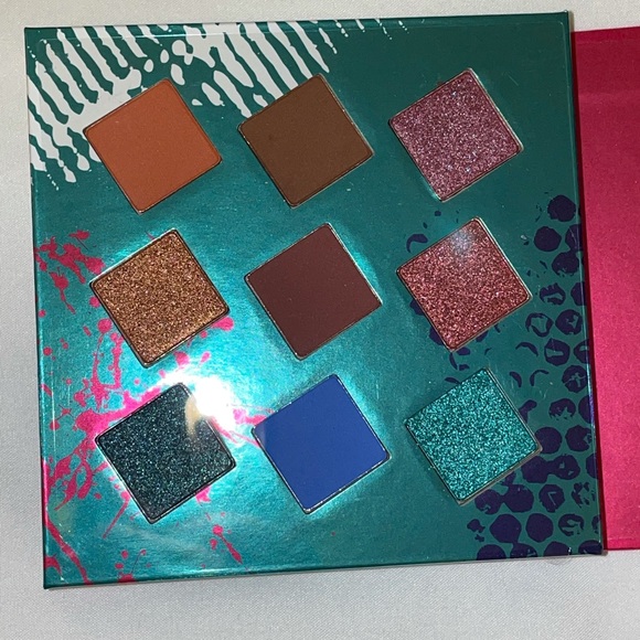 Hank and Henry eyeshadow palette - Picture 3 of 3